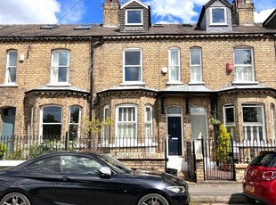 Town house to rent in Albemarle Road, York YO23