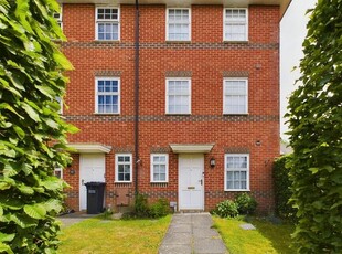 Town house to rent in Beckett Road, Coulsdon CR5