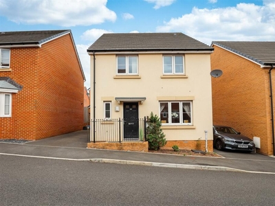 4 bedroom detached house for sale in Picca Close, Cardiff, CF5