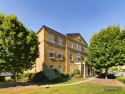 Chadwick Place, Long Ditton, Surbiton, Surrey, KT6 2 bedroom flat/apartment in Long Ditton