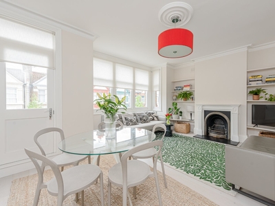 Clifford Gardens, London, NW10 3 bedroom flat/apartment in London