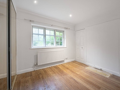 Flat in Hill Top, Hampstead Garden Suburb, NW11