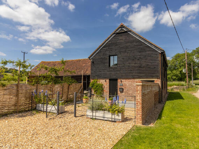2 Bedroom Barn Conversion For Rent In Southampton, Hampshire