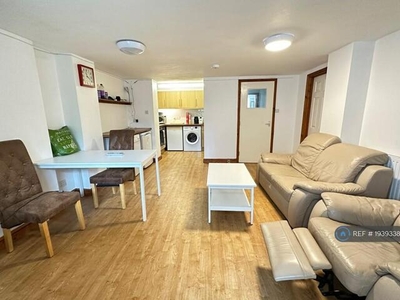 2 Bedroom Flat For Rent In Exeter