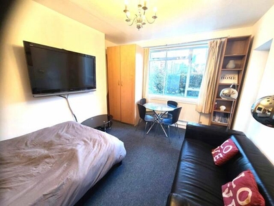 3 Bedroom Flat For Rent In Kings Road, London