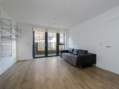3 Bedroom Flat For Sale In London