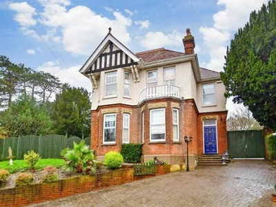4 Bedroom Detached House For Sale In Dover