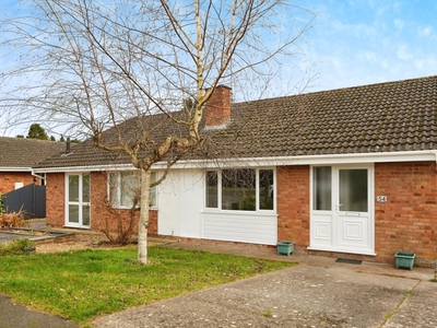 2 bedroom bungalow for sale in Leabank Drive, Worcester, Worcestershire, WR3