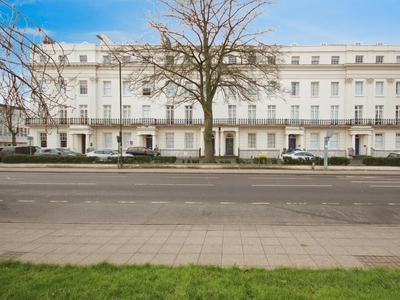 2 bedroom flat for sale in Clarence Terrace, Leamington Spa, CV32