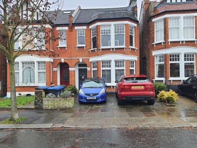 2 bedroom flat for sale London, N13 4PS