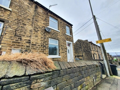 2 bedroom terraced house for rent in Blackmoorfoot Road, Crosland Moor, HD4