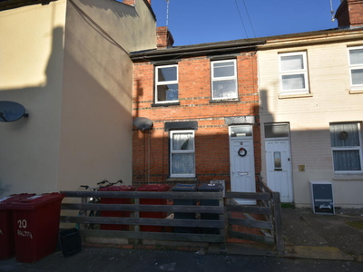 2 bedroom terraced house for sale in Cambridge Street, Reading, RG1