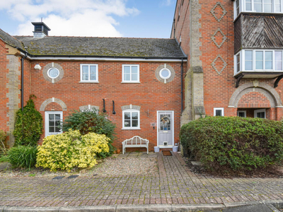 2 bedroom terraced house for sale in Yew Lane, Reading, RG1