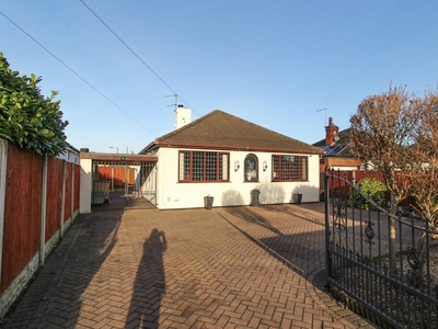 3 bedroom detached bungalow for sale in Doncaster Road, Hatfield, Doncaster, DN7