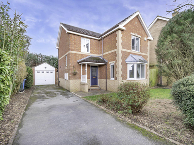 3 bedroom detached house for sale in Briar Grove, Doncaster, South Yorkshire, DN11