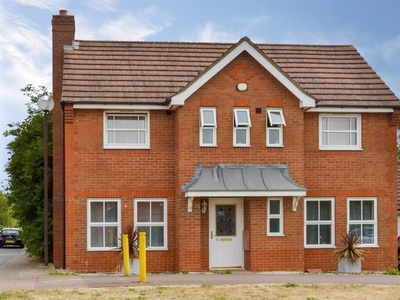 3 bedroom detached house for sale in Portishead Drive, Tattenhoe, Milton Keynes, MK4