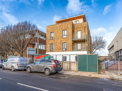 3 bedroom flat for sale in Ordinges Place, 42 Richmond Road, Worthing, West Sussex, BN11