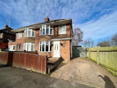 3 bedroom semi-detached house for sale in Fircroft Road, Ipswich, IP1