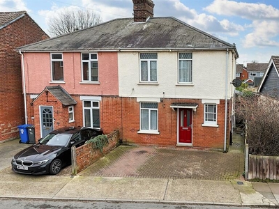 3 bedroom semi-detached house for sale in Wallace Road, IP1