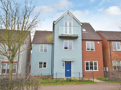 5 bedroom detached house for sale in Watercress Way, Broughton, Milton Keynes, Buckinghamshire, MK10 7BF, MK10