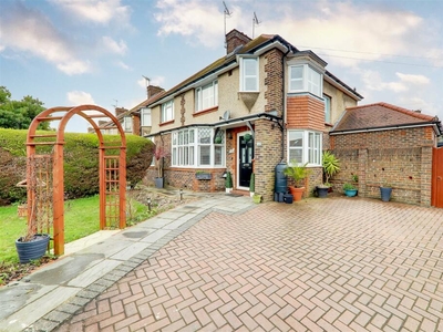 5 bedroom semi-detached house for sale in Sheridan Road, Broadwater, Worthing, BN14