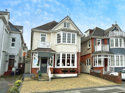 6 bedroom detached house for sale in Studland Road, ALUM CHINE, Bournemouth, Dorset, BH4