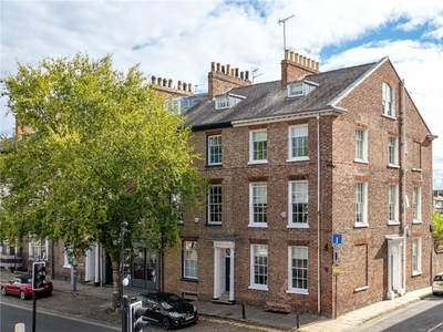 6 bedroom end of terrace house for sale in The Mount, York, YO24