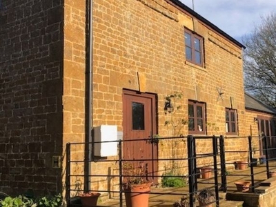 Barn conversion to rent in Mill Lane, Wigginton, Banbury OX15