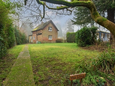 Cottage to rent in Romford Road, Tunbridge Wells TN2