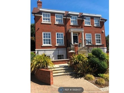 Detached house to rent in Alexandra Gate, Reigate RH2