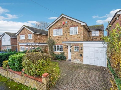Detached house to rent in Linnet Close, High Wycombe HP12