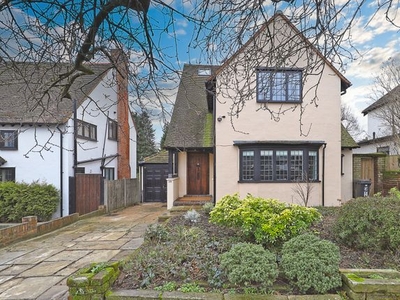 Detached house to rent in Luctons Avenue, Buckhurst Hill, Essex IG9