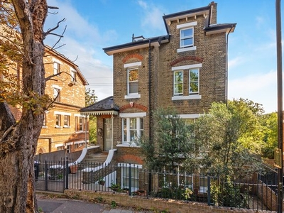 Detached house to rent in Maberley Road, London SE19