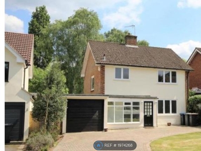 Detached house to rent in Oak Tree Close, Virginia Water GU25