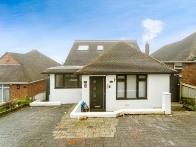 Detached house to rent in Windsor Close, Hove BN3
