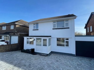 Detached house to rent in Woodland Avenue, Hove BN3