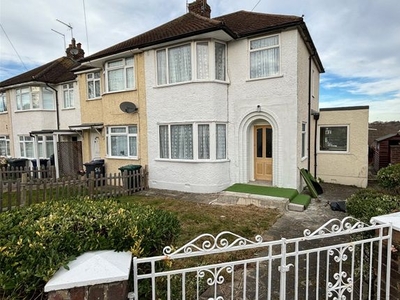 End terrace house to rent in Derwent Avenue 8Lz, Barnet, Hertfordshire EN4