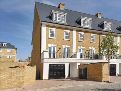 End terrace house to rent in Kings Avenue, Tunbridge Wells, Kent TN4