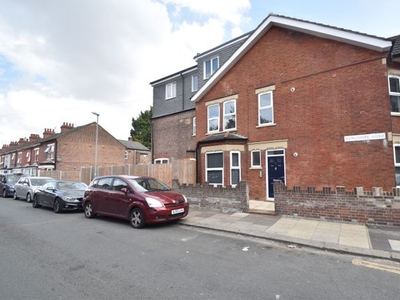 Flat for sale in Newcombe Road, Luton, Bedfordshire LU1