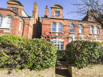 Flat for sale in Sheen Park, Richmond TW9