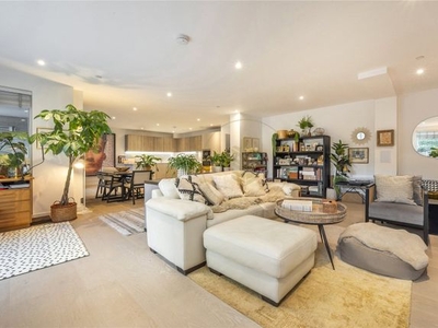 Flat for sale in The Avenue, London NW6