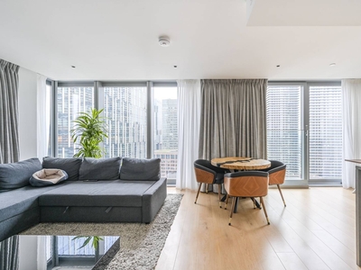 Flat in Landmark Pinnacle, Canary Wharf, E14