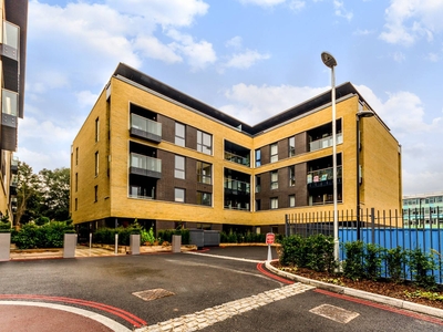 Flat in Pipit Drive, Putney, SW15