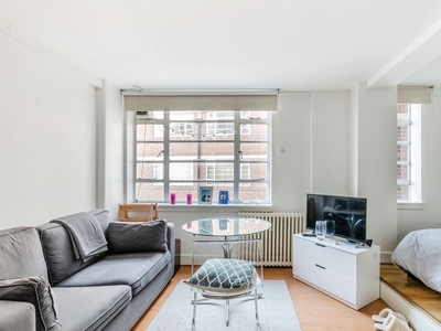 Flat in Sloane Avenue, Chelsea, SW3