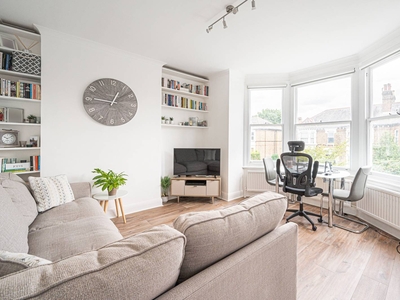 Flat in Sunny Gardens Road, Hendon, NW4
