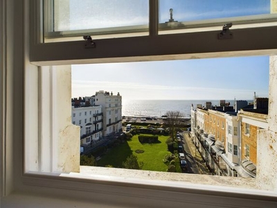 Flat to rent in Marine Square, Brighton BN2