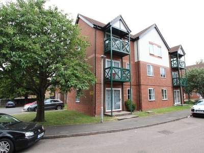 Flat to rent in Admirals Court, Reading RG1