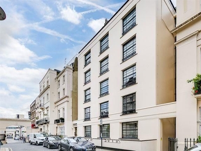 Flat to rent in Belgravia House, Halkin Place SW1X