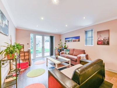 Flat to rent in Bensham Manor Road, Thornton Heath CR7