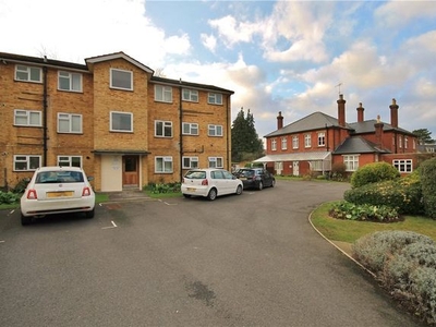 Flat to rent in Culworth House, West Road, Guildford GU1